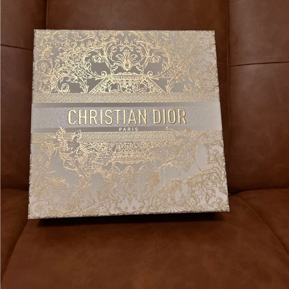 Dior Exclusive Gift Box 🎁